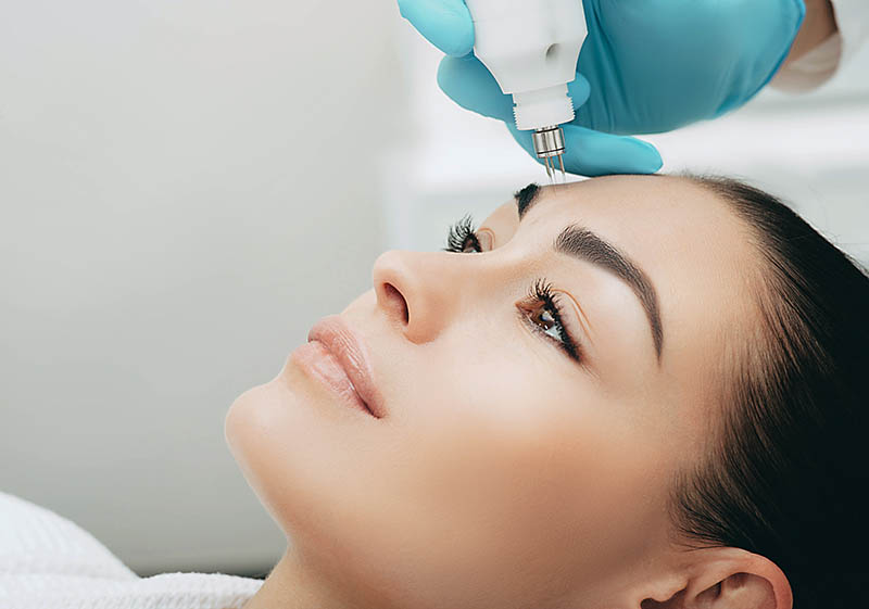 Beautiful,Woman,Receiving,Mesotherapy,No-needle.,She,Wants,Her,Skin,To